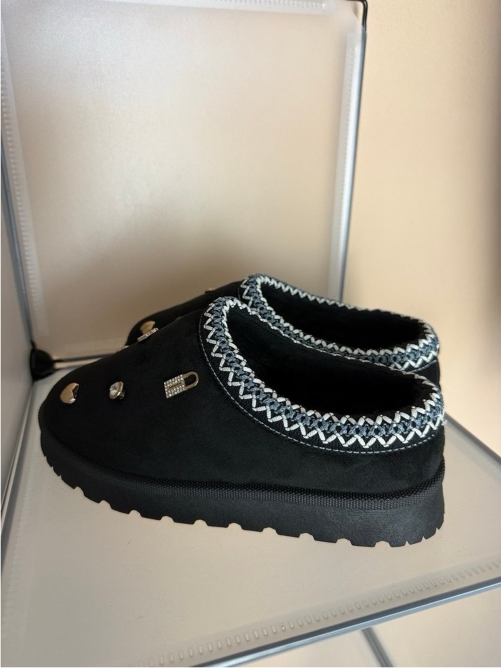 Top Moda Women's Studded Charm Platform Mule Slippers Black Size 6 - Picture 3 of 6